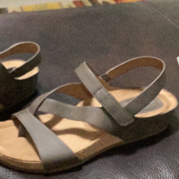 Euro soft by Soffe new sandal. Dark cocoa color with Velcro closing. - Picture 4 of 4